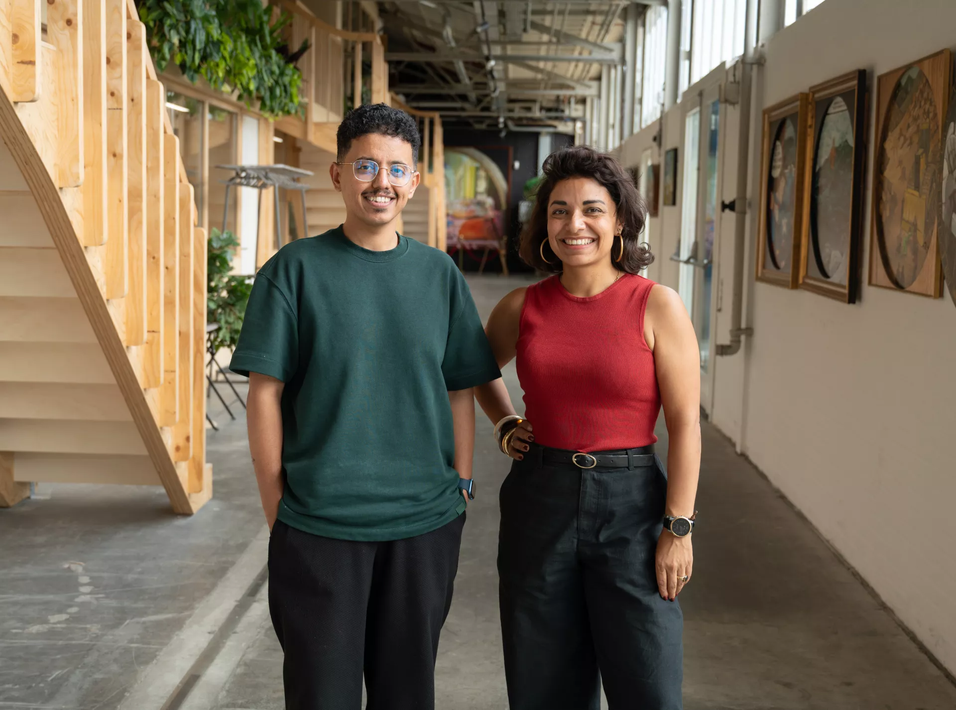 Twee Breman collega's bij de makersfabriek
