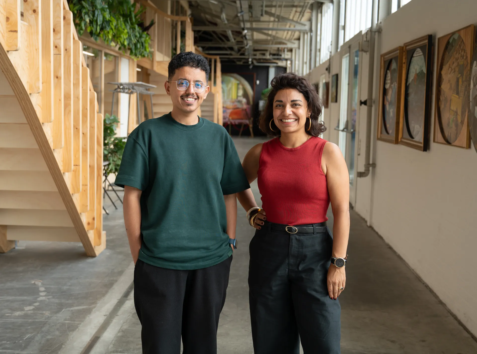 Twee Breman collega's bij de makersfabriek